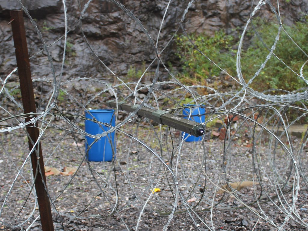 Alford Bangalore Blade in position against a razor wire obstruction